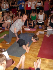 Práctica Jivamukti Yoga