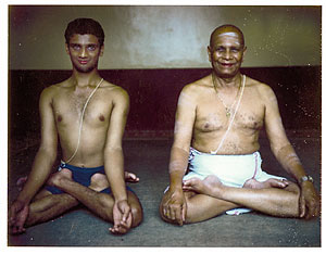 Photo of Sri K Pattabhi Jois and Sharath Rangaswamy